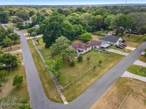 2104 Hilltop Blvd, Jacksonville, FL 32246