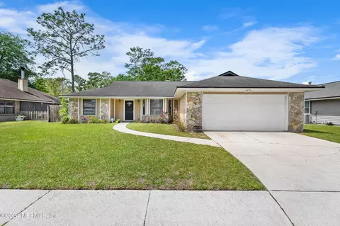 8366 Cross Timbers Dr W, Jacksonville, FL 32244