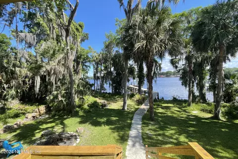 110 N Point Dr, Georgetown, FL 32139