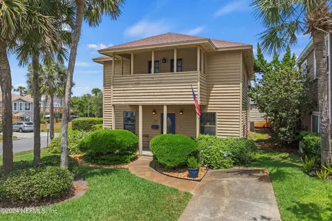 136 Myrtle St, Neptune Beach, FL 32266