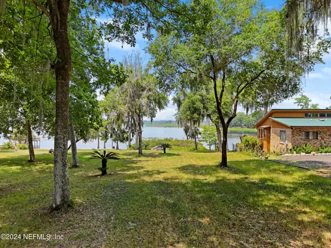 111 Little Orange Lake Dr, Hawthorne, FL 32640
