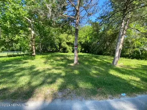 907 N Thompson St, Starke, FL 32091