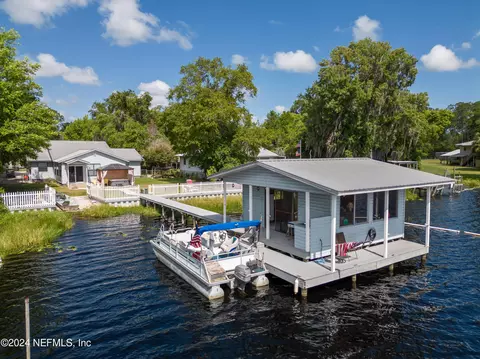 118 Woods Ln, Interlachen, FL 32148