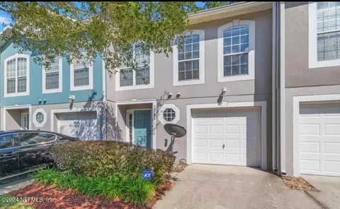 7391 Palm Hills Dr, Jacksonville, FL 32244