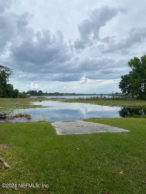113 Sunny Ln, Pomona Park, FL 32181