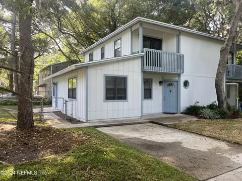 2042 Lakeview Ct, Atlantic Beach, FL 32233