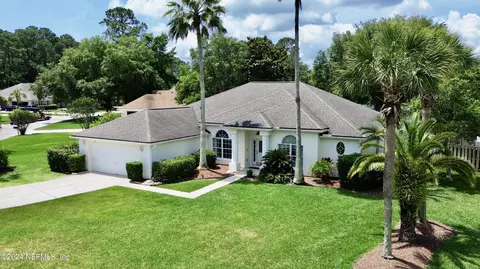 1152 Lake Parke Dr, Saint Johns, FL 32259