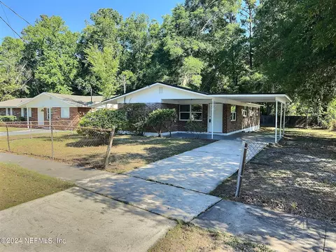 5724 Kinlock Dr W, Jacksonville, FL 32219