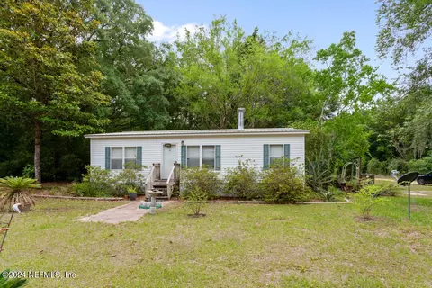 138 Charles Ave, Interlachen, FL 32148