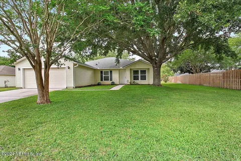 786 Roland Lakes Dr, Jacksonville, FL 32220