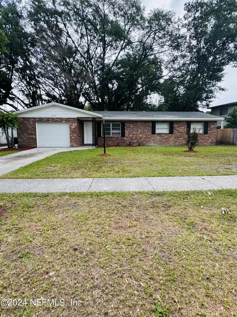 8239 Caravelle Dr, Jacksonville, FL 32244