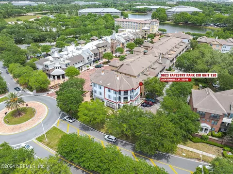 9823 Tapestry Park Cir #120, Jacksonville, FL 32246