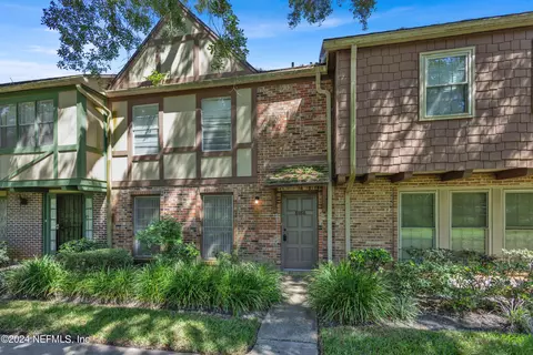 8186 Trafalgar Sq, Jacksonville, FL 32217