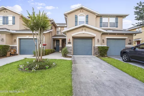 2354 Red Moon Dr, Jacksonville, FL 32216
