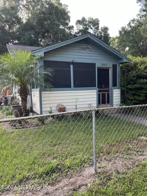 2015 S Palm Ave, Palatka, FL 32177