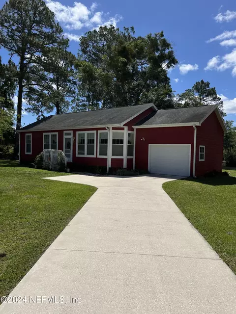 227 N Lake Dr, Crescent City, FL 32112
