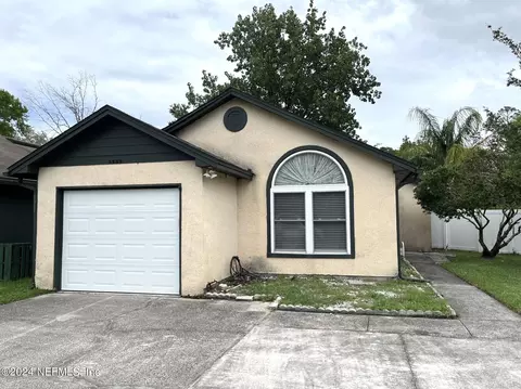 8689 Pinevalley Ln, Jacksonville, FL 32244