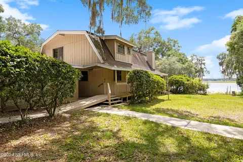 122 Cowpen Ln, Hawthorne, FL 32640