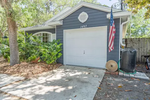 1497 Jasmine St, Atlantic Beach, FL 32233