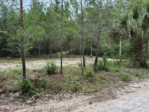 104 Seminole Dr, Satsuma, FL 32189