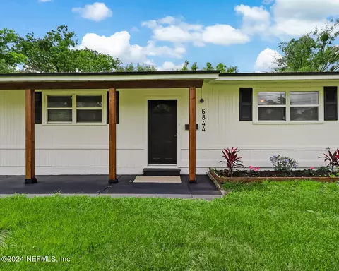 6844 Mother Goose Rd, Jacksonville, FL 32210