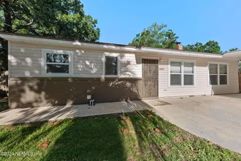 5557 Green Forest Dr, Jacksonville, FL 32244