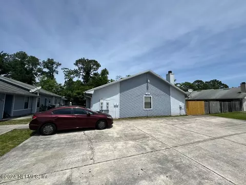 7623 Indian Lakes Dr, Jacksonville, FL 32210