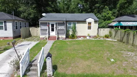 7311 N Shore Dr, Jacksonville, FL 32208