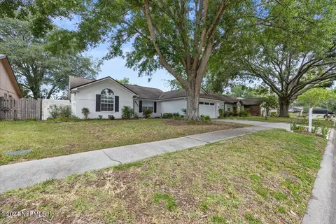 8524 Bandera Cir E, Jacksonville, FL 32244
