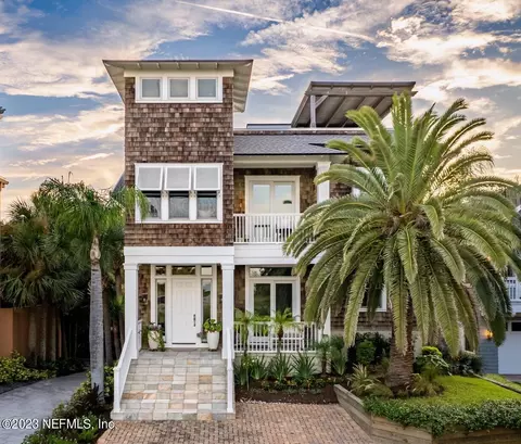 2038 Beach Ave, Atlantic Beach, FL 32233
