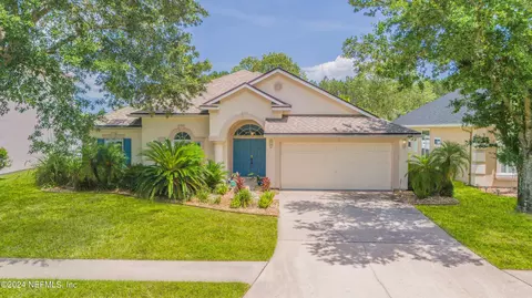 3235 Wandering Oaks Dr, Orange Park, FL 32065