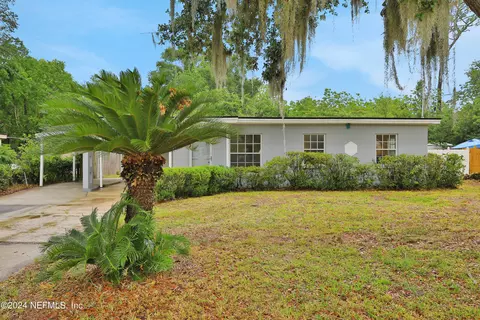 10569 Pine Estates Rd E, Jacksonville, FL 32218