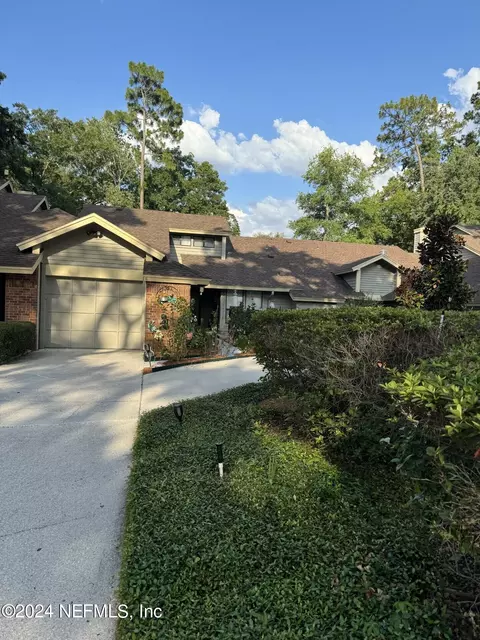 542 Willow Oak Ln, Orange Park, FL 32073