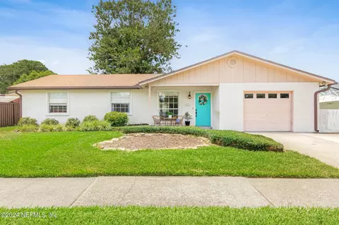568 Seaspray Ave, Atlantic Beach, FL 32233