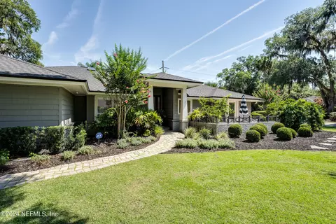 2000 Cherokee Dr, Neptune Beach, FL 32266
