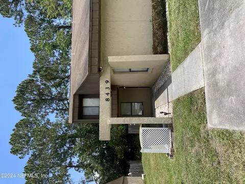 8439 Pineverde Ln, Jacksonville, FL 32244