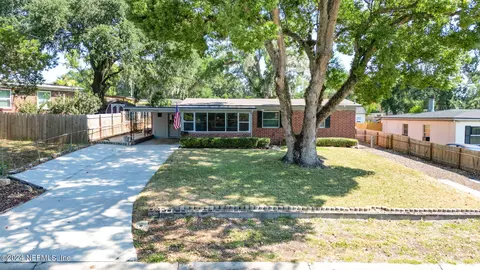 5915 Maple Leaf Dr S, Jacksonville, FL 32211