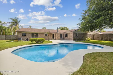 8003 Springtree Rd, Jacksonville, FL 32210
