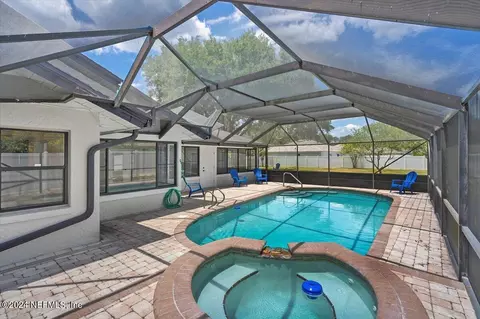 18 Palm Leaf Ln, Palm Coast, FL 32164