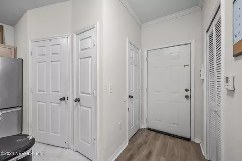 7800 Point Meadows Dr #215, Jacksonville, FL 32256