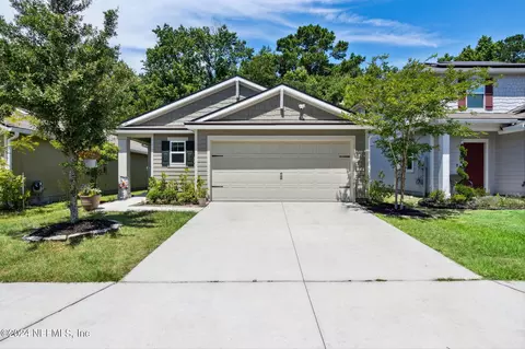 8006 Meadow Walk Ln, Jacksonville, FL 32256