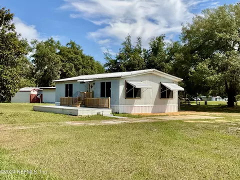 120 Reaves Ave, Interlachen, FL 32148