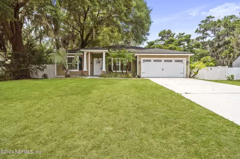 1350 River Hills Cir E, Jacksonville, FL 32211