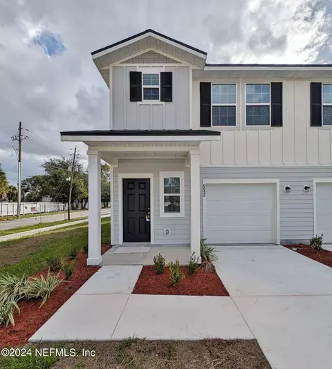 6052 Carolines Ct, Jacksonville, FL 32277
