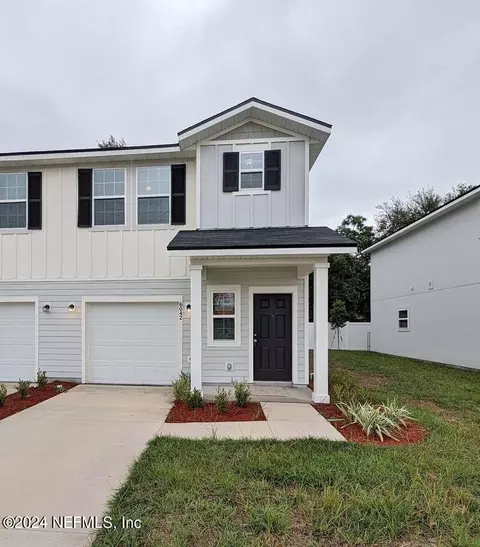 6042 Carolines Ctr, Jacksonville, FL 32277