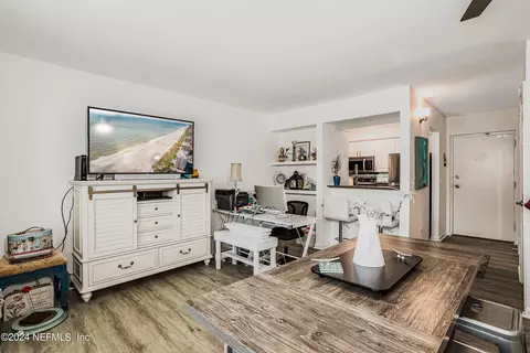 222 14th Ave N #203, Jacksonville Beach, FL 32250