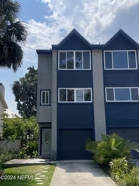 290 Poinsettia St, Atlantic Beach, FL 32233