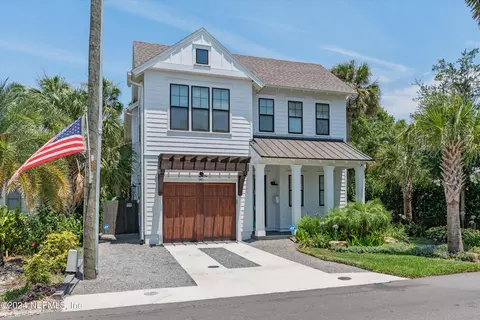 141 E Coast Dr, Atlantic Beach, FL 32233