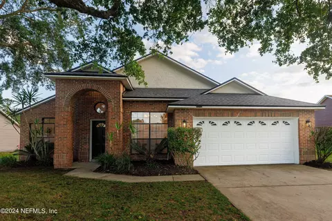 9512 Apple Valley Ln, Jacksonville, FL 32222