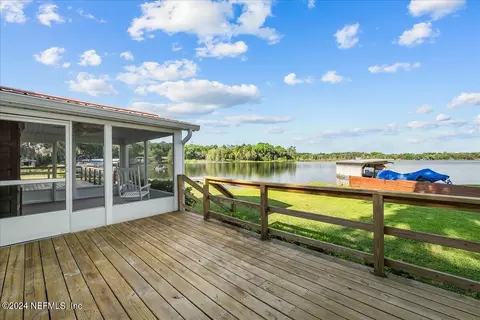 112 Depot Rd, Hawthorne, FL 32640
